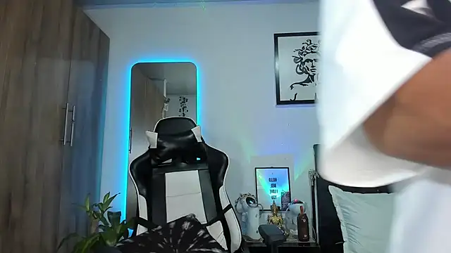 AlanNaughty webcam