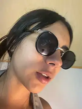 lilybeeth - Lilybeeth's free webcam - UK Sex Cams