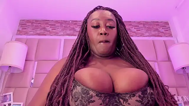 ShaniaBrownn webcam