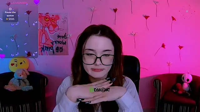 liana_kisses (F teen) - show tits