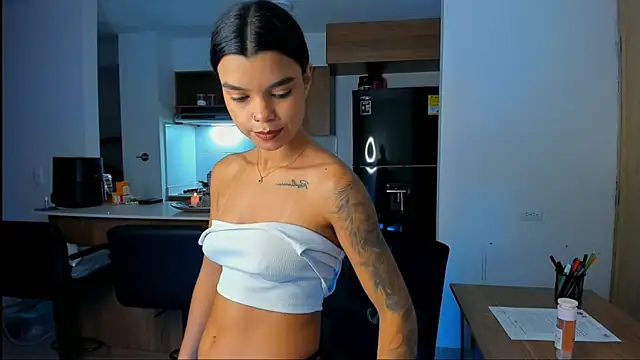 mia_world_ webcam