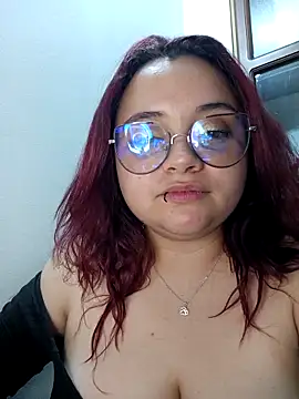 CURVY-HORNY webcam