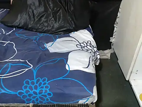SweetHotBabby18 webcam