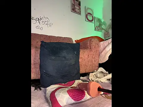 Webcam Model (halana_squirts)  is live.Free join now!