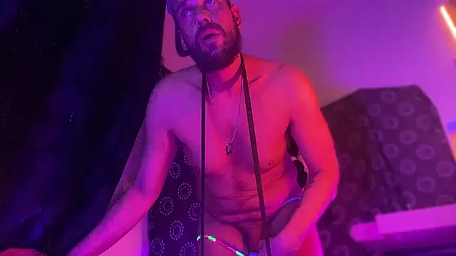Guyst049 webcam