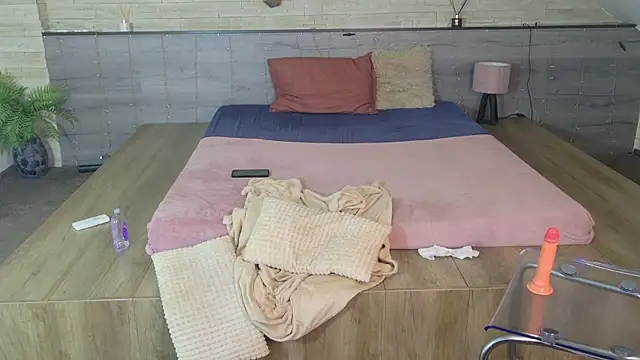 IceBlueBabe webcam