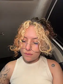 Webcam Model (Amber-fire) is live