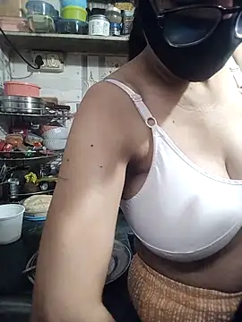 Webcam Model (Rising_Queen)  is live.Free join now!