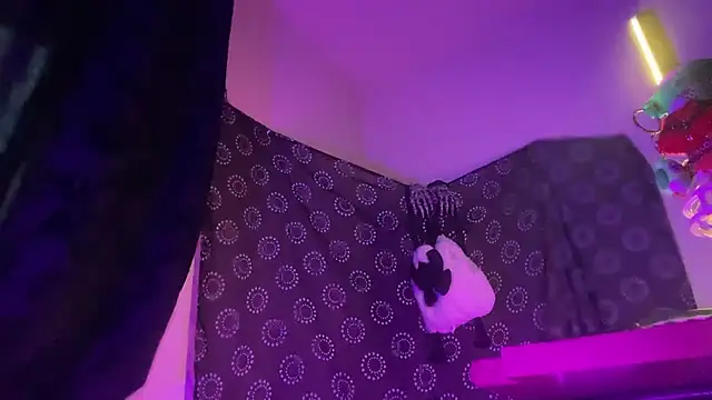 Guyst049 webcam
