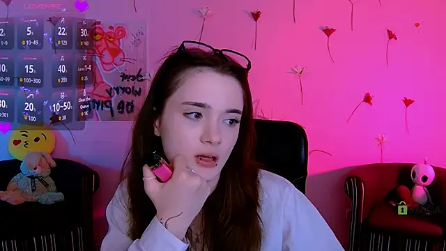 liana_kisses webcam
