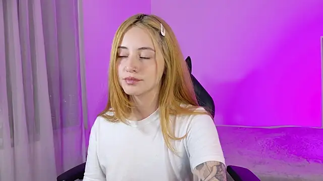 annie_mora webcam