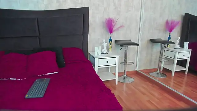 NahomyCarther webcam