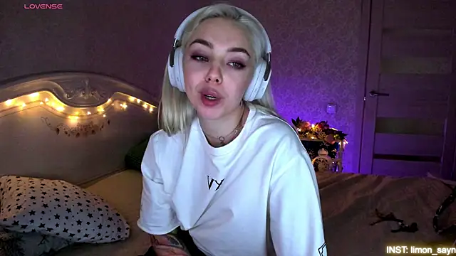 LillyMoure_ webcam