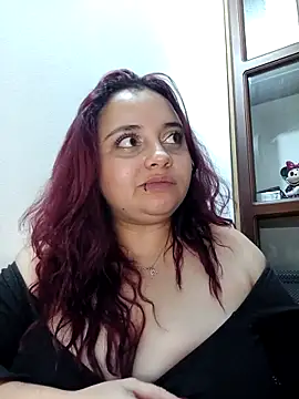 CURVY-HORNY webcam