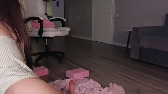 ella lee15
