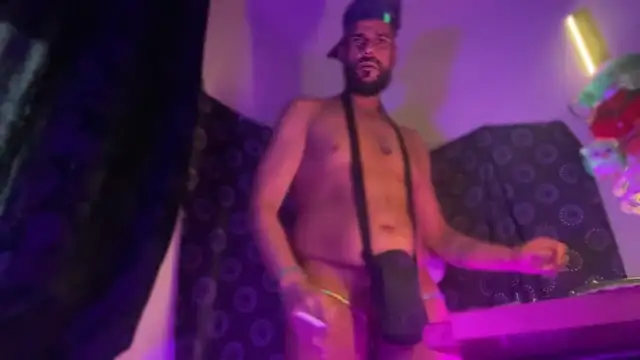Guyst049 webcam