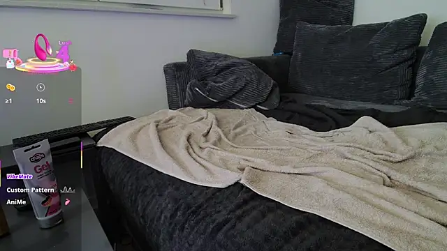 Hot_ToyBoy6974 webcam