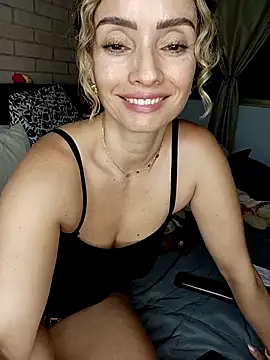 Loly_Horny webcam