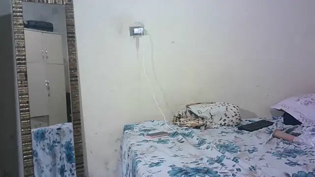 lorraine2036 webcam