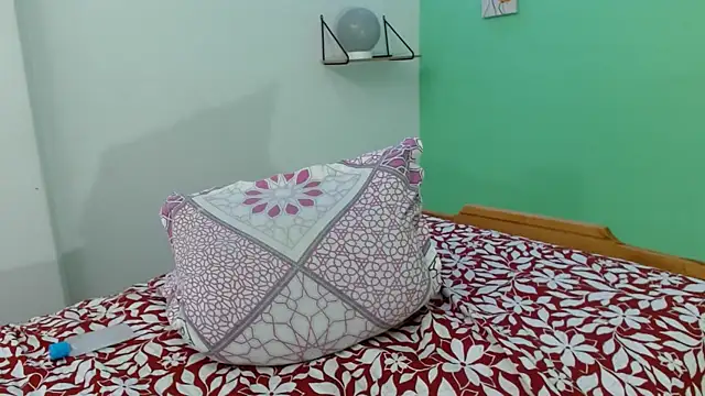 evaleribigtits18 webcam