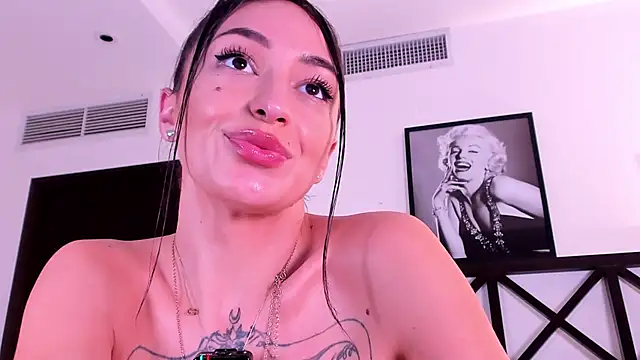 LunaMystyque webcam