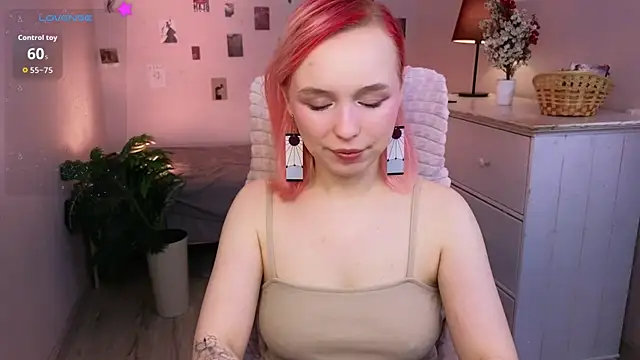 NaomiYoru webcam