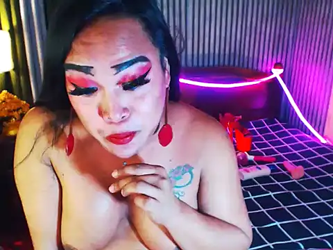 CumFactoryLuna webcam