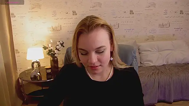 Glow_Margo webcam