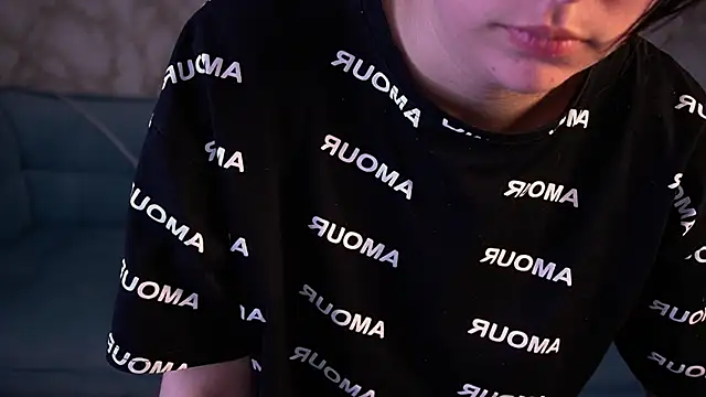 LiviaShy webcam