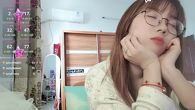 Lili_666 webcam