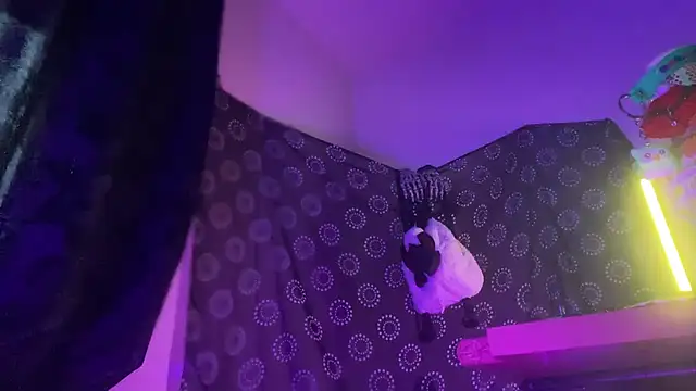 Guyst049 webcam