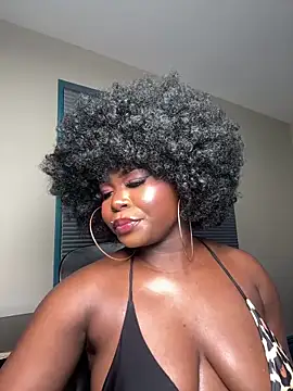 WomanNextdoor1 webcam