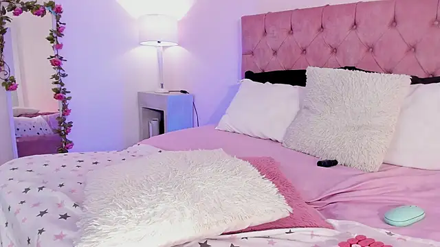 MissHiller_gh webcam