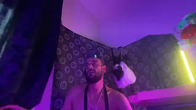 Guyst049 webcam