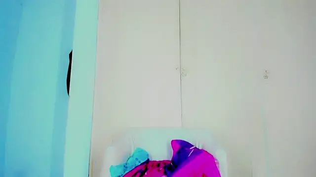 laaura_dolll - Laaura_dolll's free webcam - UK Sex Cams