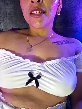 Fox_Roxxan webcam