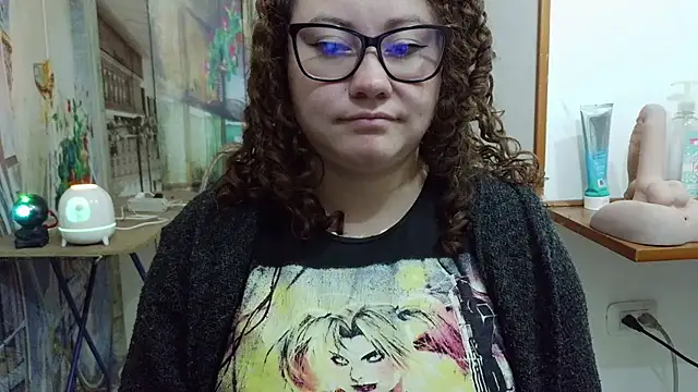 curly_greeneyed webcam