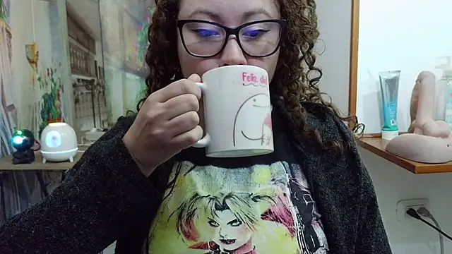 curly_greeneyed webcam