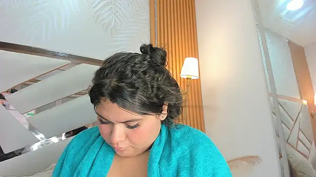 Eimy_Curvy webcam