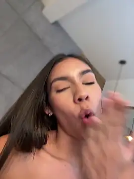EllaSanz_ webcam
