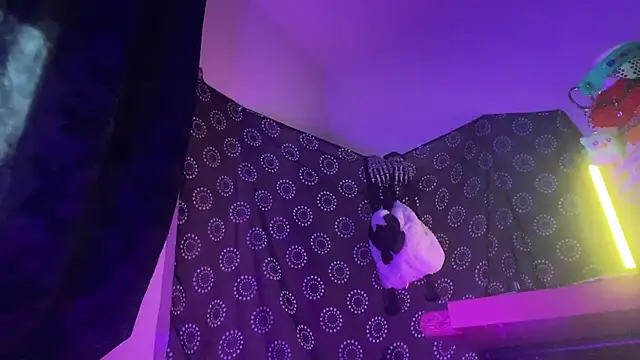 Guyst049 webcam