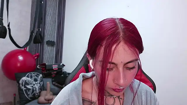 selene_red_ webcam