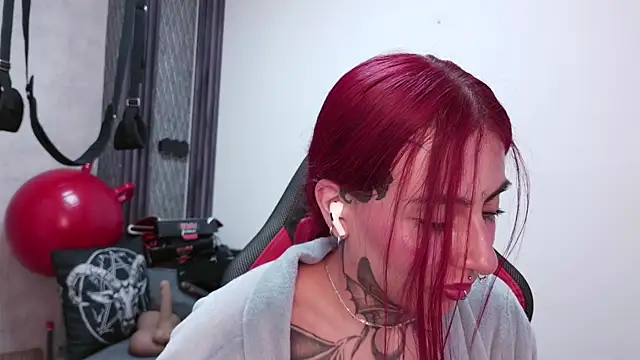 selene_red_ webcam