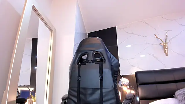 Celeste_Noirr webcam