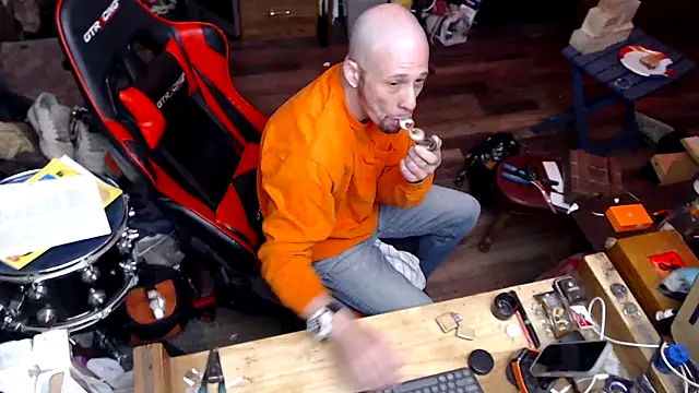 tongueispowerr6d9 webcam