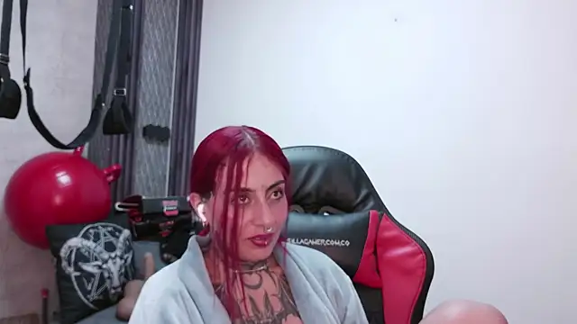 selene_red_ webcam