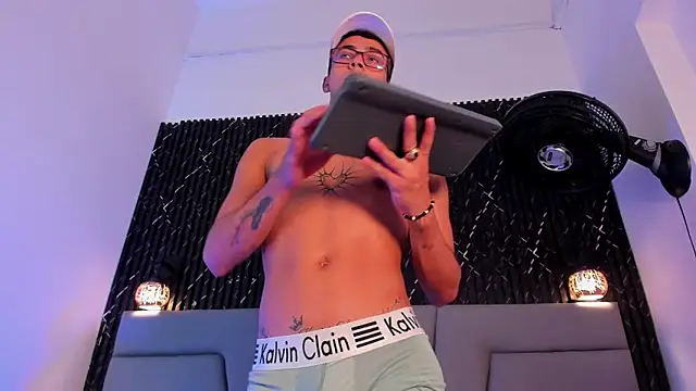 The_skinny_boy_ webcam