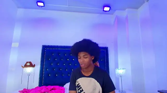 Cristal_and_luke webcam