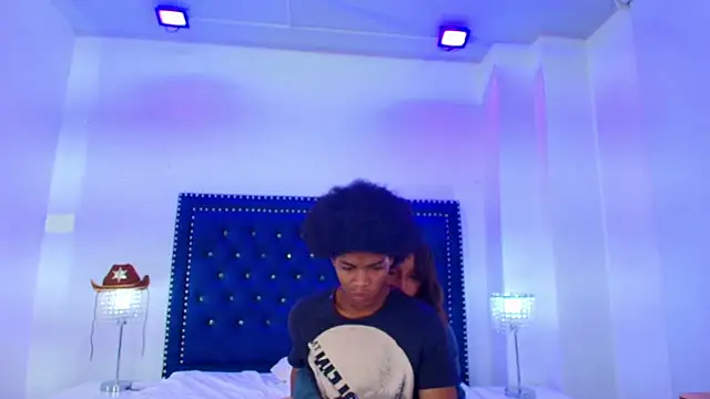 Cristal_and_luke webcam