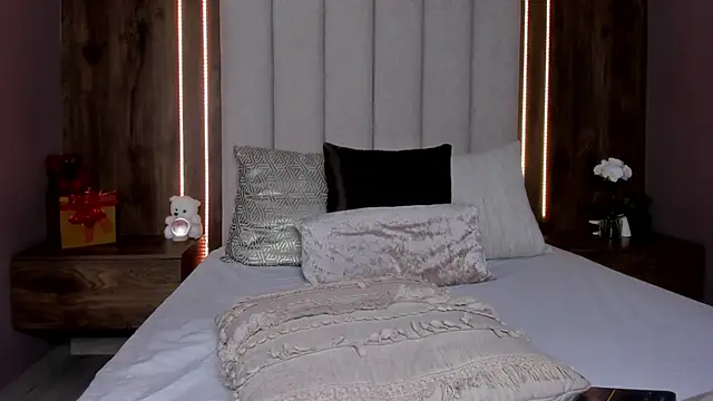 LucySalvatore_ webcam